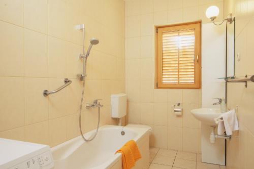 Villa Bua - Beautiful Seafront Apartments