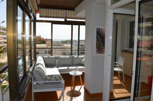 La Nogalera modern and spacious Apartment with pool and sea view