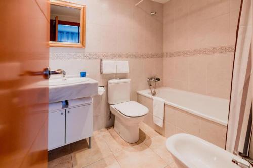  Apartamentos Tarter 3000 -  Room  picture :   TV    Kitchenette    Refrigerator                           