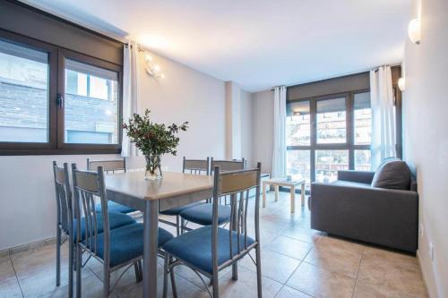  Apartamentos Tarter 3000 -  Room  picture :   TV    Kitchenette    Refrigerator                           