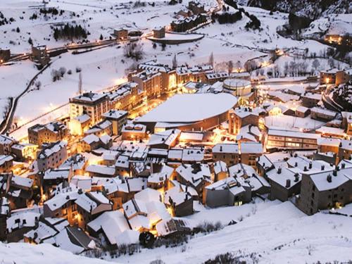  Apartamentos Tarter 3000 -  Room  picture :   TV    Kitchenette    Refrigerator                           