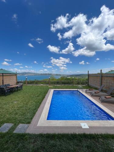 a swimming pool in the middle of a yard at Woodlodge Country Sapanca in Sapanca