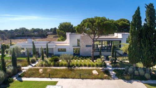 een luchtzicht op een huis met een tuin bij Villa Ottavia by Perle di Puglia in Porto Cesareo