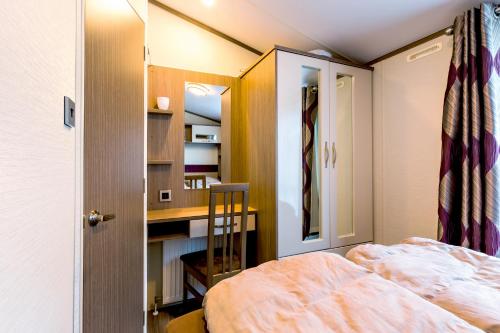 Katil atau katil-katil dalam bilik di Koie Holiday Home