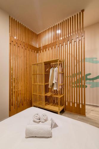 a room with a bed and a wooden wall at Art Lofts Gardens in Valencia