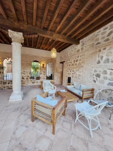 Casa del Armiño - Historic Boutique Hotel in Toledo Old Town