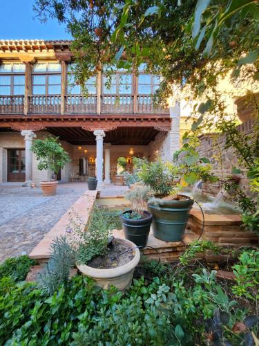 Casa del Armiño - Historic Boutique Hotel in Toledo Old Town