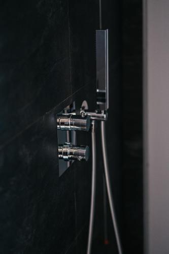 a close up of a shower nozzle in a bathroom at Emotional Grand Motel in Fontaneto dʼAgogna