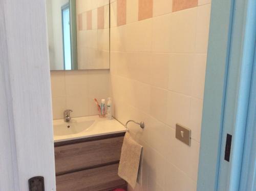 a bathroom with a sink and a mirror at Creúsa de ma Calasetta in Calasetta