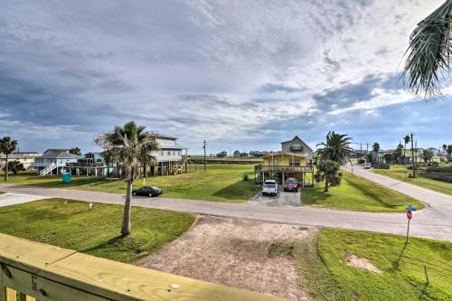 Galería fotográfica de Near Boat Ramp Home with Deck and Grill in Freeport en Freeport