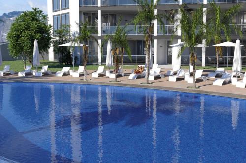 Lexus Avenue - Infinity Pool by LovelyStay