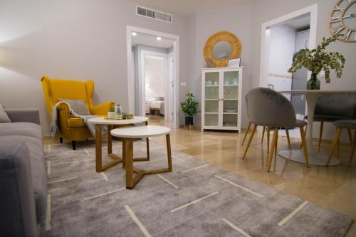 NEW! Luxury CITY CENTER & 2 BALCONIES