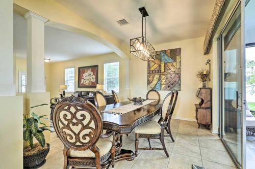 Galeriebild der Unterkunft Riverview Abode with Large Backyard and Fire Pit! in Riverview