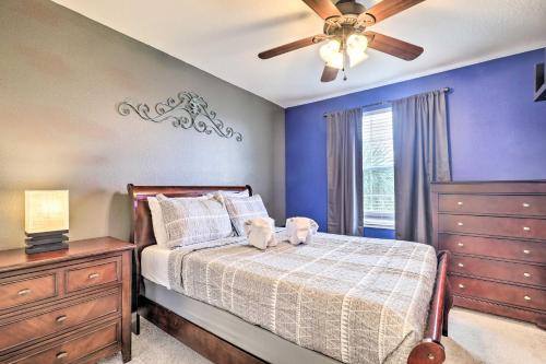 Galeriebild der Unterkunft Riverview Abode with Large Backyard and Fire Pit! in Riverview