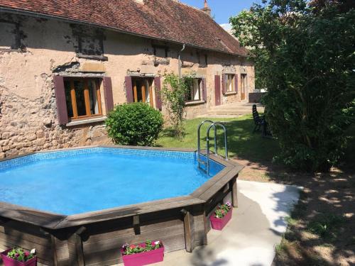 Gîte Ygrande, 4 pièces, 6 personnes - FR-1-489-148