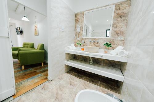 Ένα μπάνιο στο Hotel Boutique La Mexicana Suites & Beach
