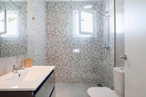 Koupelna v ubytování Casa Silvia Marbella - dom w kompleksie hotelowym