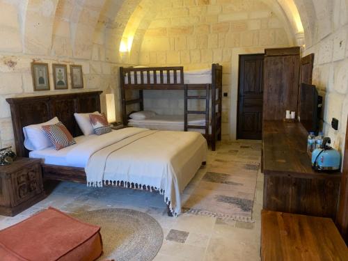a bedroom with two bunk beds in a room at Nujel'm Cappadocia in Urgup