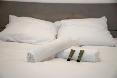 A bed or beds in a room at Lovely and calm studio in the heart of Versailles - Welkeys