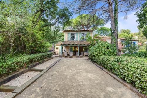 Κήπος έξω από το Villa des Roses - Welkeys