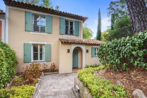 Κήπος έξω από το Villa des Roses - Welkeys