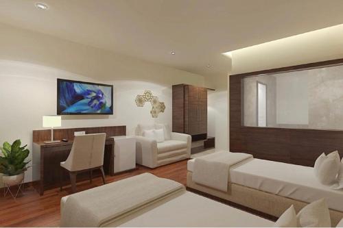 ein Wohnzimmer mit Couch und Tisch in der Unterkunft Hotel Shlok- Pure Veg , Kolhapur in Kolhapur