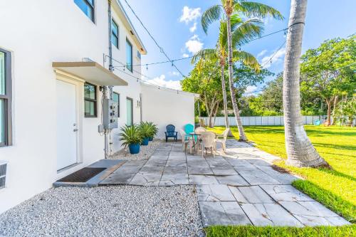 Taman di luar Renovated Apts with Kitchen, Fast WiFi, Smart TV, Roku & Pool Onsite 4 mi to Surfside Beach