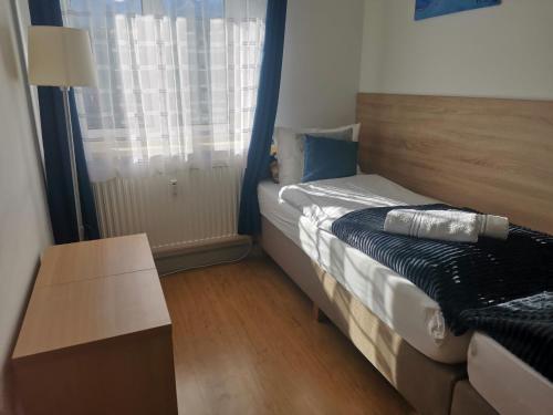 a small room with a bed and a table at Eisenerz Stefan Apartment / Ferien Wohnung in Eisenerz