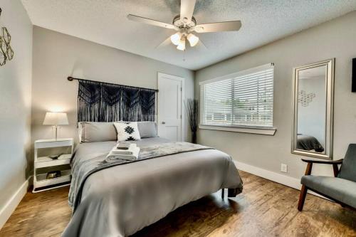 a bedroom with a bed and a ceiling fan at The Brilliant Flat Arboretum Tickets Included in Dallas