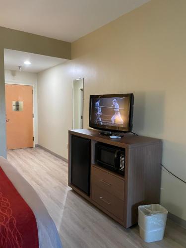 a room with a flat screen tv on a cabinet at Econo Lodge Newport West in Newport
