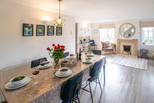 a kitchen and living room with a table and chairs at The Corner House in Thorpeness