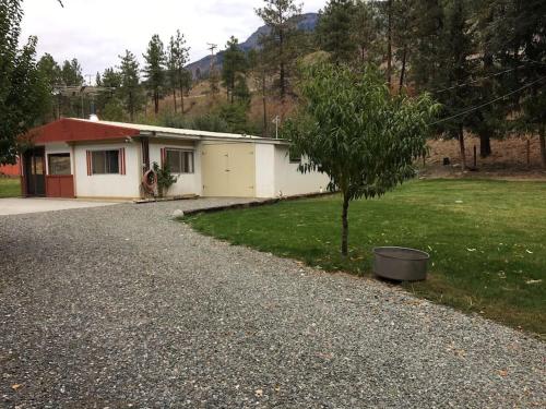 All season rustic vacation/ work private getaway