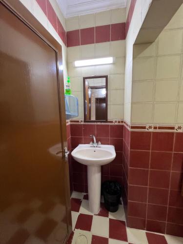 Koupelna v ubytování Raqeem Hotel
