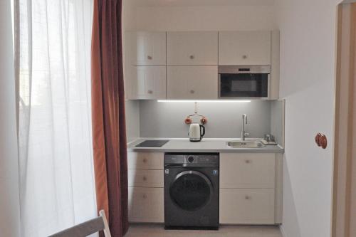 A cozinha ou cozinha compacta de Apartments KatyPaty