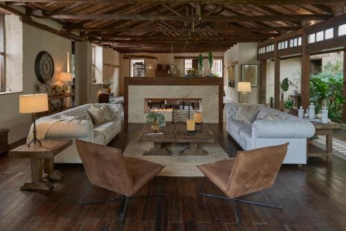 a living room with a couch and a fireplace at Hacienda el Potrero - Un lugar para siempre recordar in Suesca