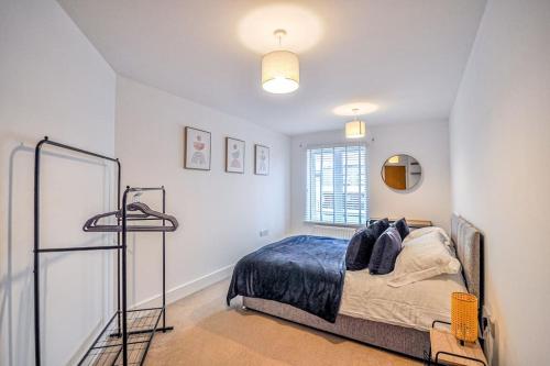 a white bedroom with a bed and a window at Entire Apartment Sleeps 4 Near The River Thames - #1515 in Maidenhead