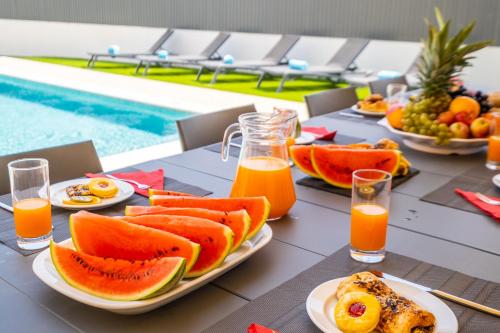 Villa Coral Bay - Moradia familiar com piscina aquecível e BBQ em Albufeira