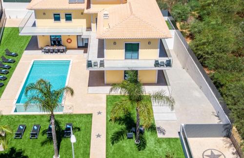 Villa Coral Bay - Moradia familiar com piscina aquecível e BBQ em Albufeira