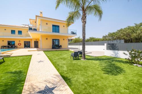 Villa Coral Bay - Moradia familiar com piscina aquecível e BBQ em Albufeira