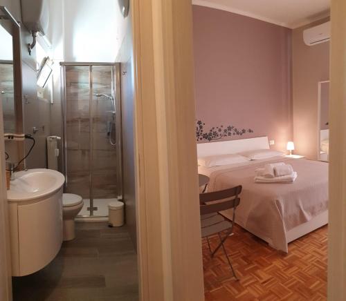 a bathroom with a bed and a tub and a toilet at B&B Dei Cardinali in Terni