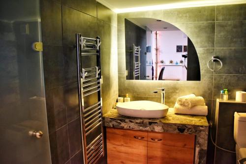 Ванна кімната в Alexander apartment serres