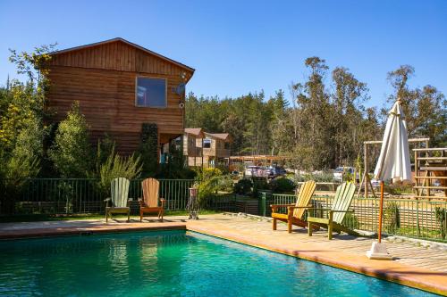 Бассейн в Cabaña en Tunquén con parrilla, fogón, piscina y bosque или поблизости
