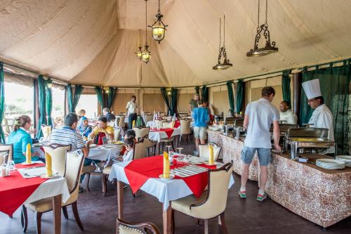 Gallery image of Lake Ndutu Luxury Tented Lodge in Sinoni