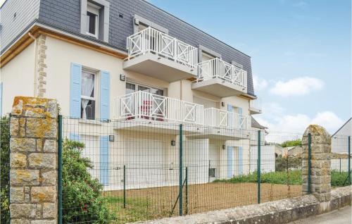 Amazing apartment in Saint Quay Portrieux with 2 Bedrooms and WiFi