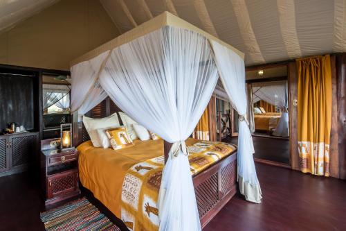 Gallery image of Lake Ndutu Luxury Tented Lodge in Sinoni