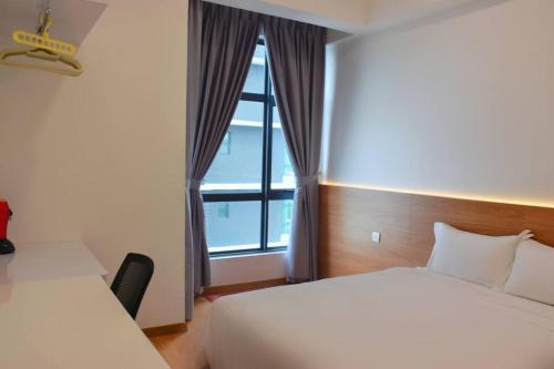 Postel nebo postele na pokoji v ubytování Seaview Imperium Residence Kuantan Resort