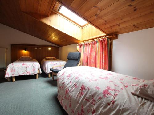 a hotel room with two beds and a window at Appartement Lanslevillard, 5 pièces, 12 personnes - FR-1-508-69 in Lanslevillard