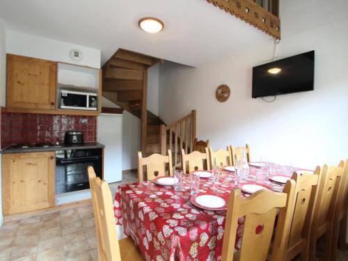 Appartement Lanslevillard, 5 pièces, 10 personnes - FR-1-508-85