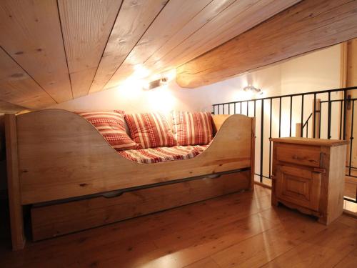 Llit o llits en una habitació de Appartement Lanslebourg-Mont-Cenis, 4 pièces, 10 personnes - FR-1-508-48
