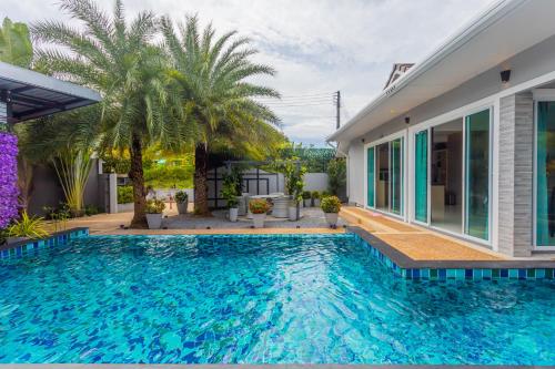 Kolam renang di atau dekat dengan 3 Bedroom Platinum Pool Villa Smooth as Silk